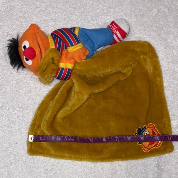 Hasbro Sesame Street Ernie Plush with Gold Blanket lovey security - Picture 3 of 7